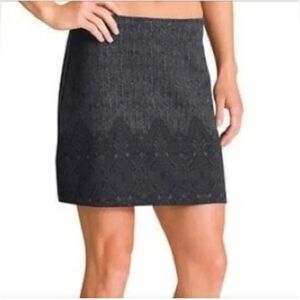New Athleta women's gray black printed tech sbmon skirt size S